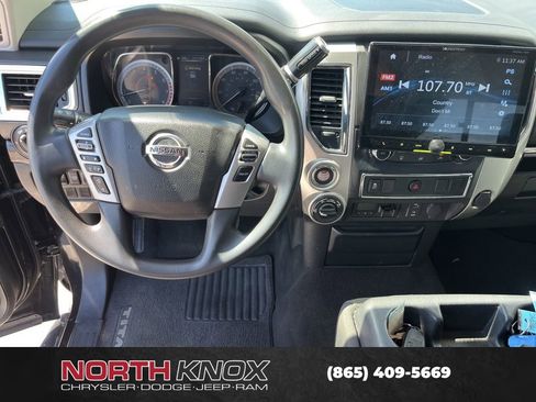Used 2018 Nissan Titan SV AWD/4WD image 7
