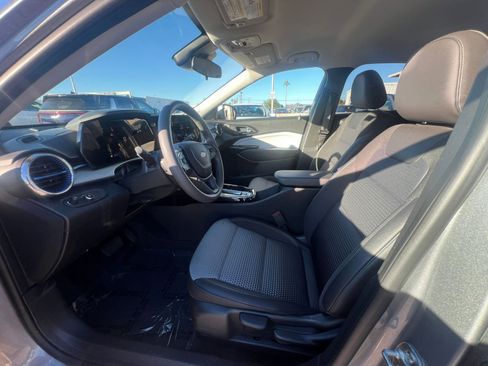 Used 2025 Chevrolet Trax LT image 27