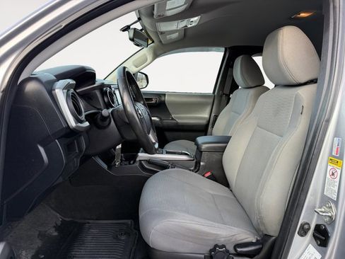 Used 2016 Toyota Tacoma SR5 image 11