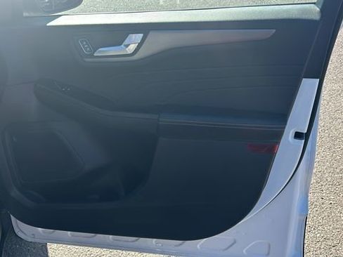 Certified 2025 Ford Escape SE w/ Class II Trailer Tow Package FWD image 10