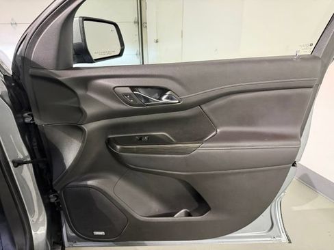 Used 2023 GMC Acadia SLT AWD/4WD image 31