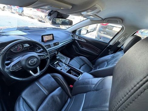 Used 2018 MAZDA MAZDA3 Touring FWD image 25