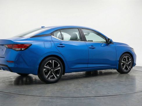 Used 2025 Nissan Sentra SV image 9