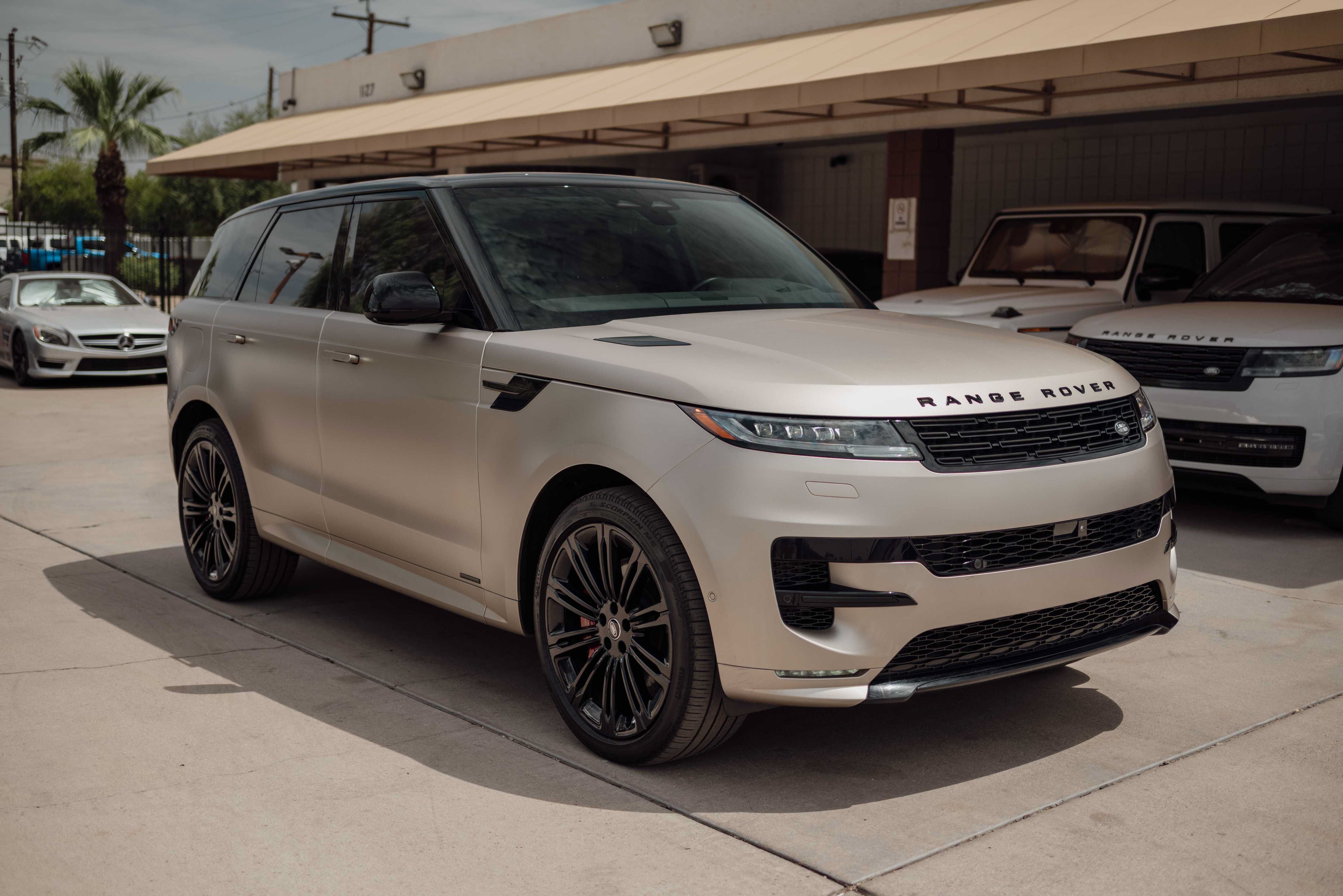 Used 2025 Land Rover Range Rover Sport Autobiography AWD/4WD image 3
