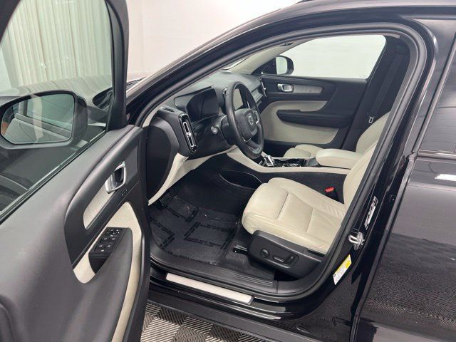 Certified 2023 Volvo XC40 B5 Plus w/ Driver Assist Package AWD/4WD image 12