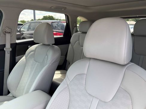 Certified 2025 Kia Sorento S w/ Panoramic Sunroof Package FWD image 10