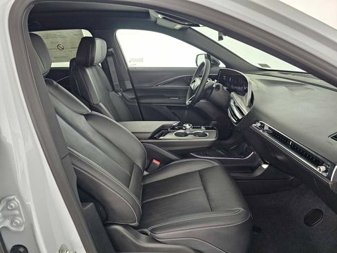 New 2026 Cadillac Lyriq Luxury RWD image 10