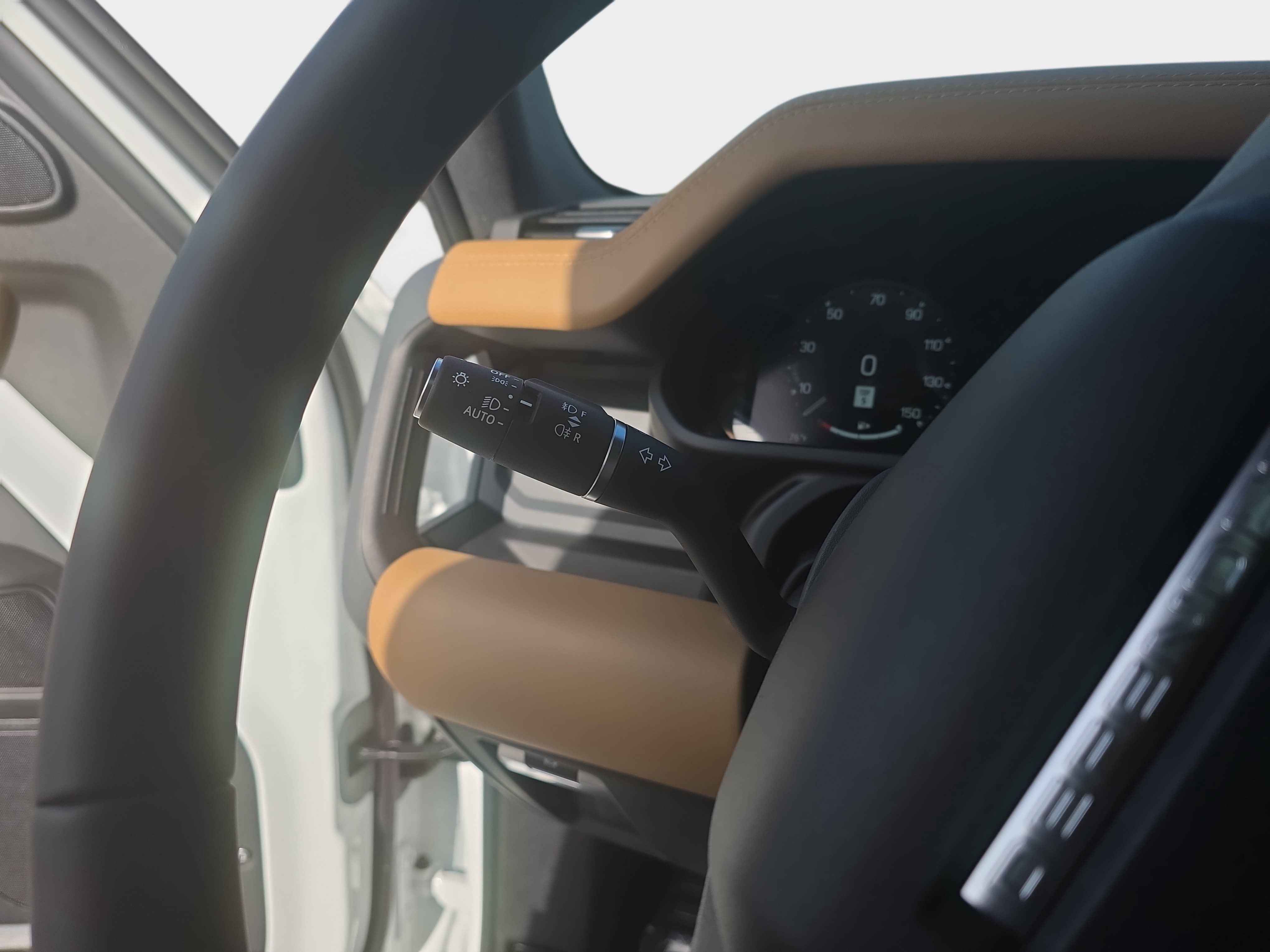 New 2026 Land Rover Defender 130 X-Dynamic SE AWD/4WD image 26