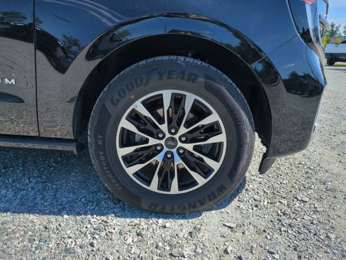 Used 2025 Ford Expedition Max Platinum AWD/4WD image 12