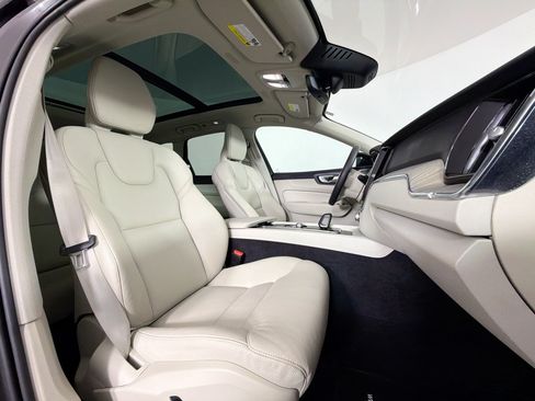 Used 2023 Volvo XC60 B5 Plus AWD/4WD image 38
