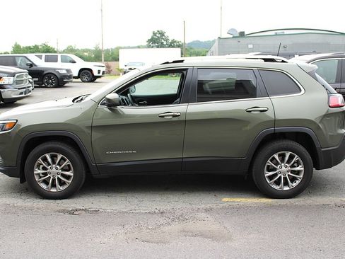 Certified 2021 Jeep Cherokee Latitude Lux w/ Sun & Sound Group AWD/4WD image 3