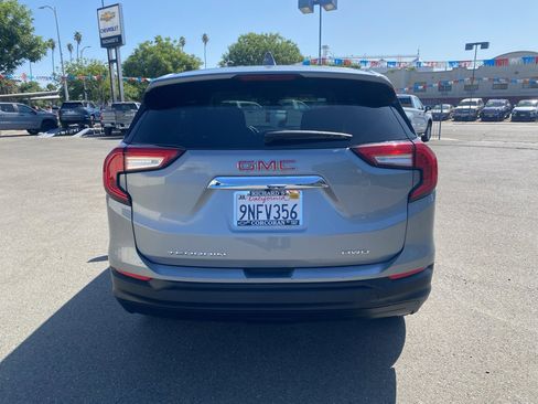 Used 2024 GMC Terrain SLE image 15