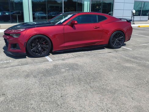 Used 2017 Chevrolet Camaro LT RWD image 2