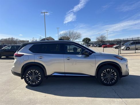 Certified 2025 Nissan Rogue Platinum image 4