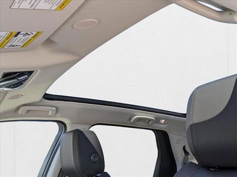 New 2025 Land Rover Discovery Sport S image 15