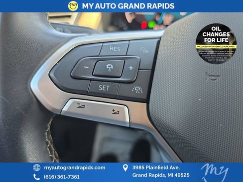 Used 2025 Volkswagen Atlas SE AWD/4WD image 15