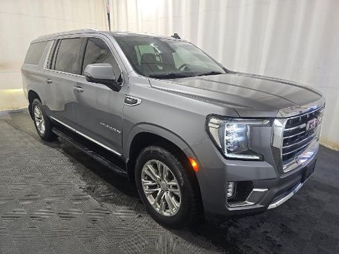 Used 2022 GMC Yukon XL SLT w/ SLT Luxury Package AWD/4WD image 2