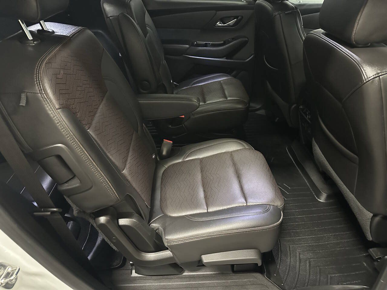 Used 2023 Chevrolet Traverse High Country w/ LPO, Cargo Package AWD/4WD image 8