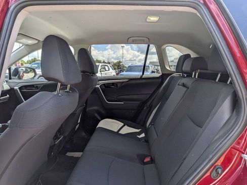 Used 2022 Toyota RAV4 LE FWD image 13