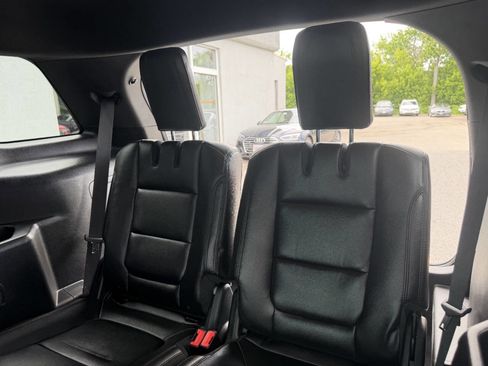 Used 2016 Ford Explorer XLT w/ Equipment Group 202A AWD/4WD image 28