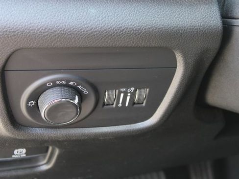 Used 2023 Jeep Grand Cherokee Altitude AWD/4WD image 9