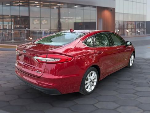 Used 2019 Ford Fusion SE FWD image 12
