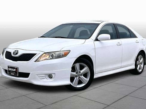 Used 2010 Toyota Camry SE image 1