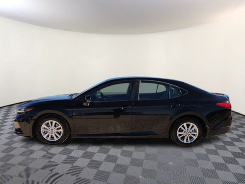 Used 2025 Toyota Camry LE image 2