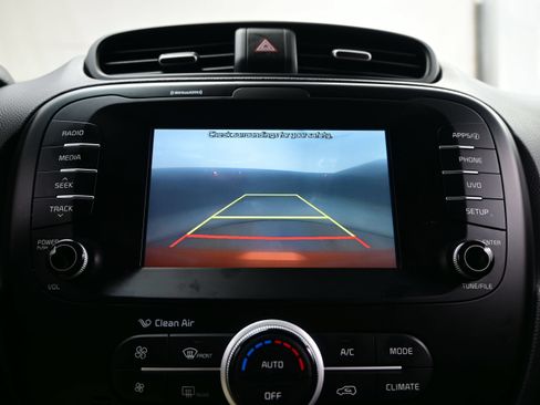 Used 2019 Kia Soul + FWD image 16