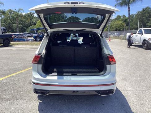 Used 2022 Volkswagen Tiguan SE R-Line FWD image 18