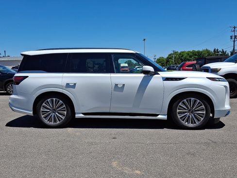 Certified 2025 INFINITI QX80 Sensory AWD/4WD image 10