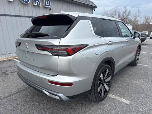 Used 2025 Mitsubishi Outlander AWD image 3