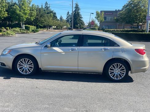 Used 2011 Chrysler 200 Limited FWD image 7