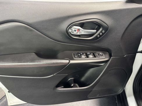 Used 2022 Jeep Cherokee Trailhawk w/ Premium Leather Package AWD/4WD image 19