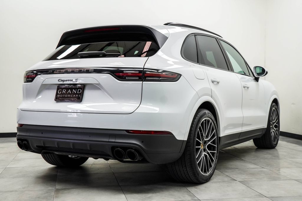 Used 2022 Porsche Cayenne S Platinum AWD/4WD image 12