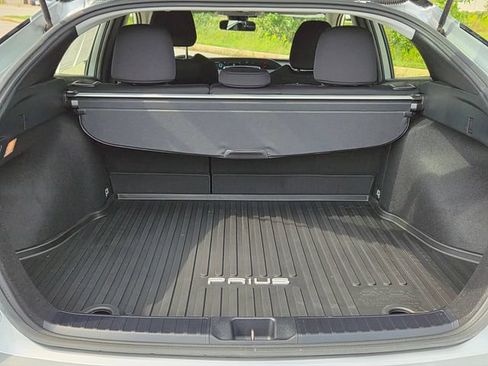 Used 2022 Toyota Prius LE AWD/4WD image 11