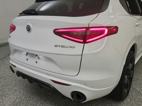 Used 2022 Alfa Romeo Stelvio Veloce AWD/4WD image 30