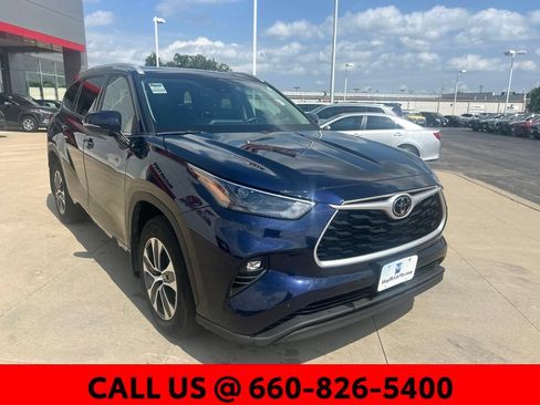 Used 2022 Toyota Highlander XLE AWD/4WD image 4