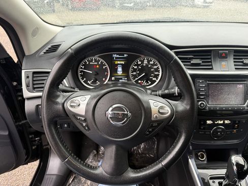 Used 2018 Nissan Sentra SR w/ SR Midnight Edition Package image 12
