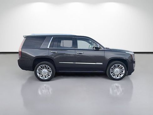 Used 2018 Cadillac Escalade Platinum AWD/4WD image 2