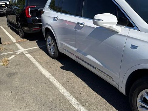 Used 2024 Cadillac XT6 Luxury w/ LPO, Floor Liner Package FWD image 3