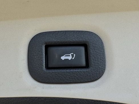 Used 2020 Nissan Rogue SV image 36