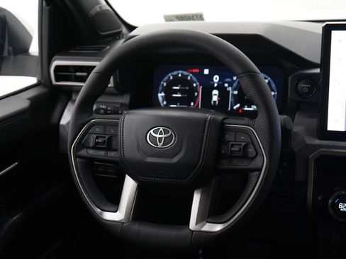 Used 2025 Toyota Tacoma Trailhunter image 13