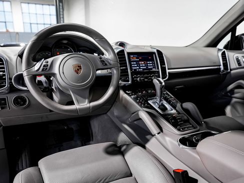 Used 2013 Porsche Cayenne Diesel AWD/4WD image 9