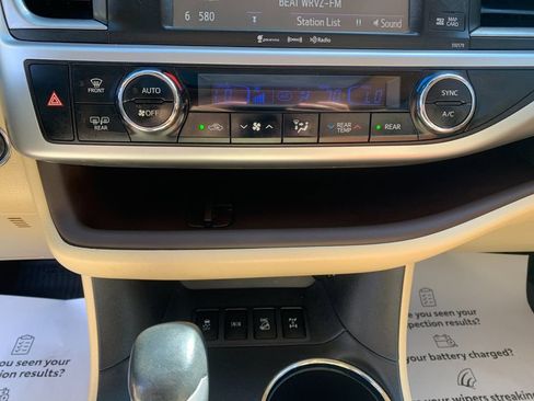 Used 2017 Toyota Highlander XLE AWD/4WD image 26