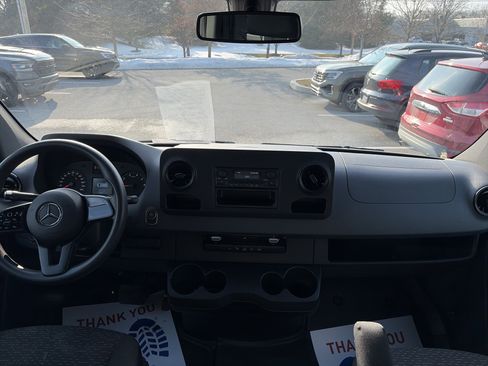 Used 2021 Mercedes-Benz Sprinter 1500 image 18