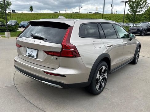 New 2026 Volvo V60 B5 Cross Country Plus w/ Climate Package AWD/4WD image 4