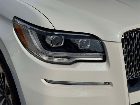 Used 2023 Lincoln Navigator Reserve image 7