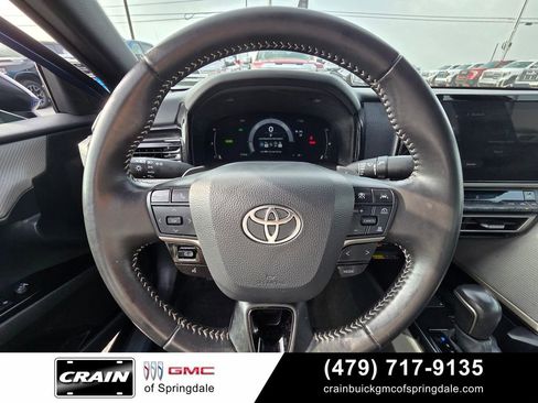 Used 2025 Toyota Camry SE FWD image 13