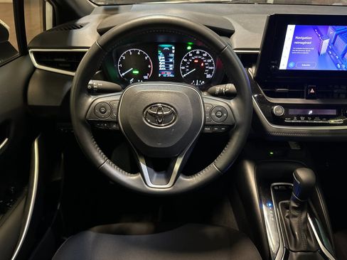 Used 2024 Toyota Corolla SE w/ SE Package image 13